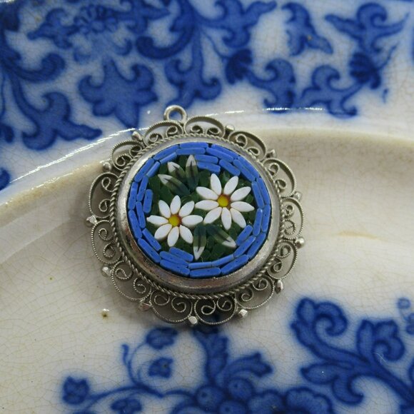 Vintage Italian Micro Mosaic Floral Pendant With Daisies & Scroll Design 1.25" - Picture 2 of 10